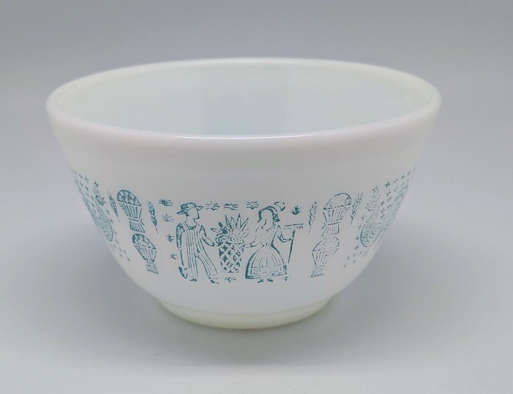 VTG Pyrex Amish Butterprint #401 Turquoise Milk Glass Mixing Bowl 1 1/2 pt